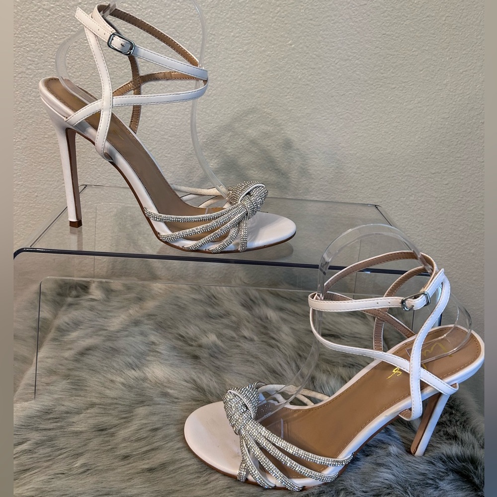 Lulus Chic white Leather Heels with Stiletto Design
Sparkly knot size 9-9 1/2